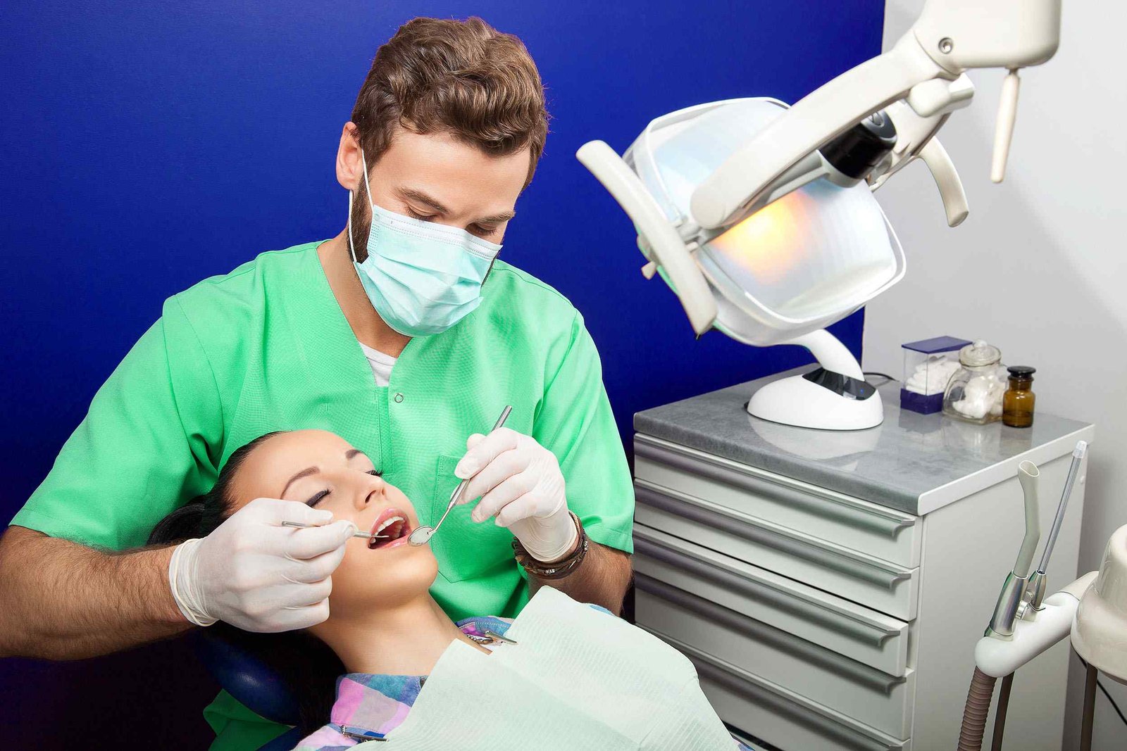 https://dreamhairclinic.eu/wp-content/uploads/2020/02/img-doctor.jpg